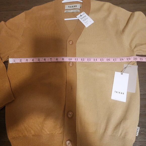 Taikan Color Blocked Cardigan NWT Tan Size Small Missing Button - Picture 9 of 12